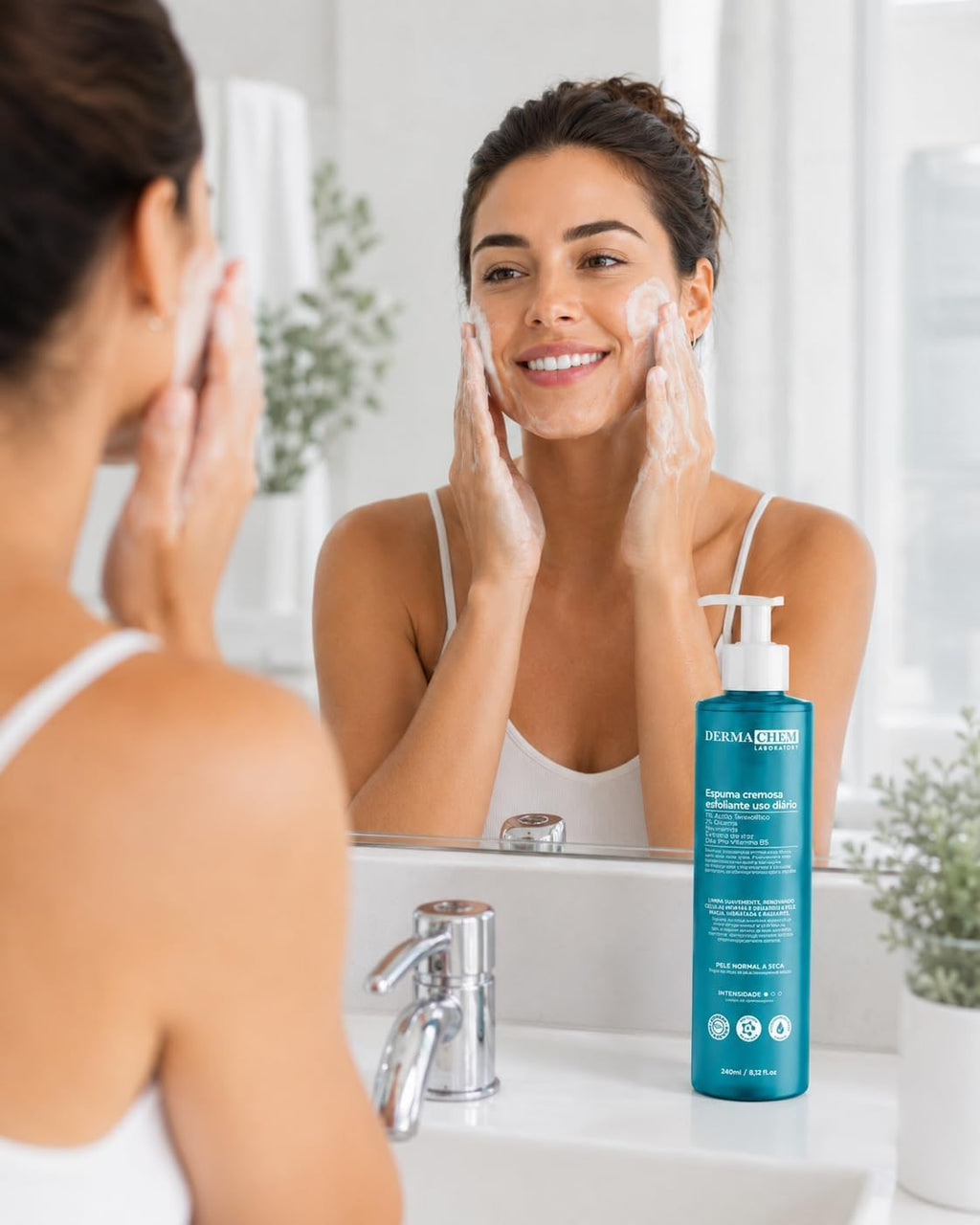 Espuma Facial DERMACHEM 240ml Esfoliante – Limpeza Facial e Esfoliação do Rosto para Remover Impurezas e Células Mortas